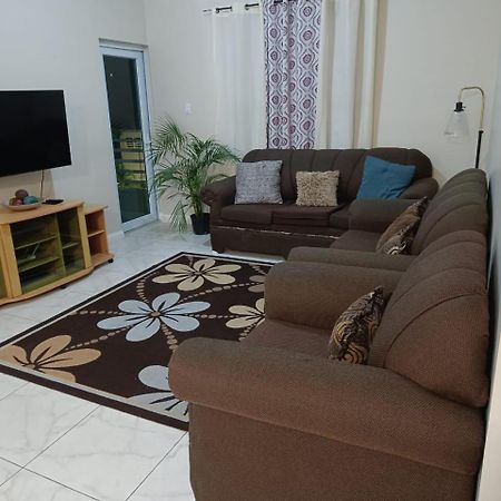 Lovely 2 Bedroom C̅ Netflix Across National Stadium Kingston Exterior foto
